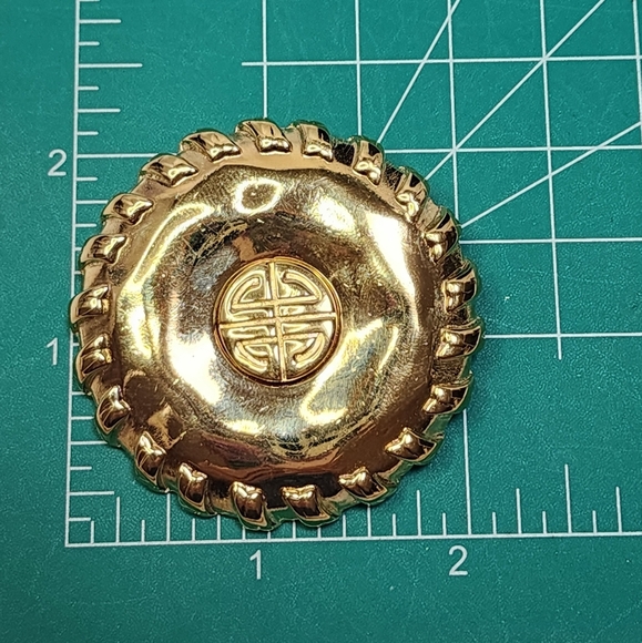 Givenchy Logo Medallion Brooch - Picture 9 of 9